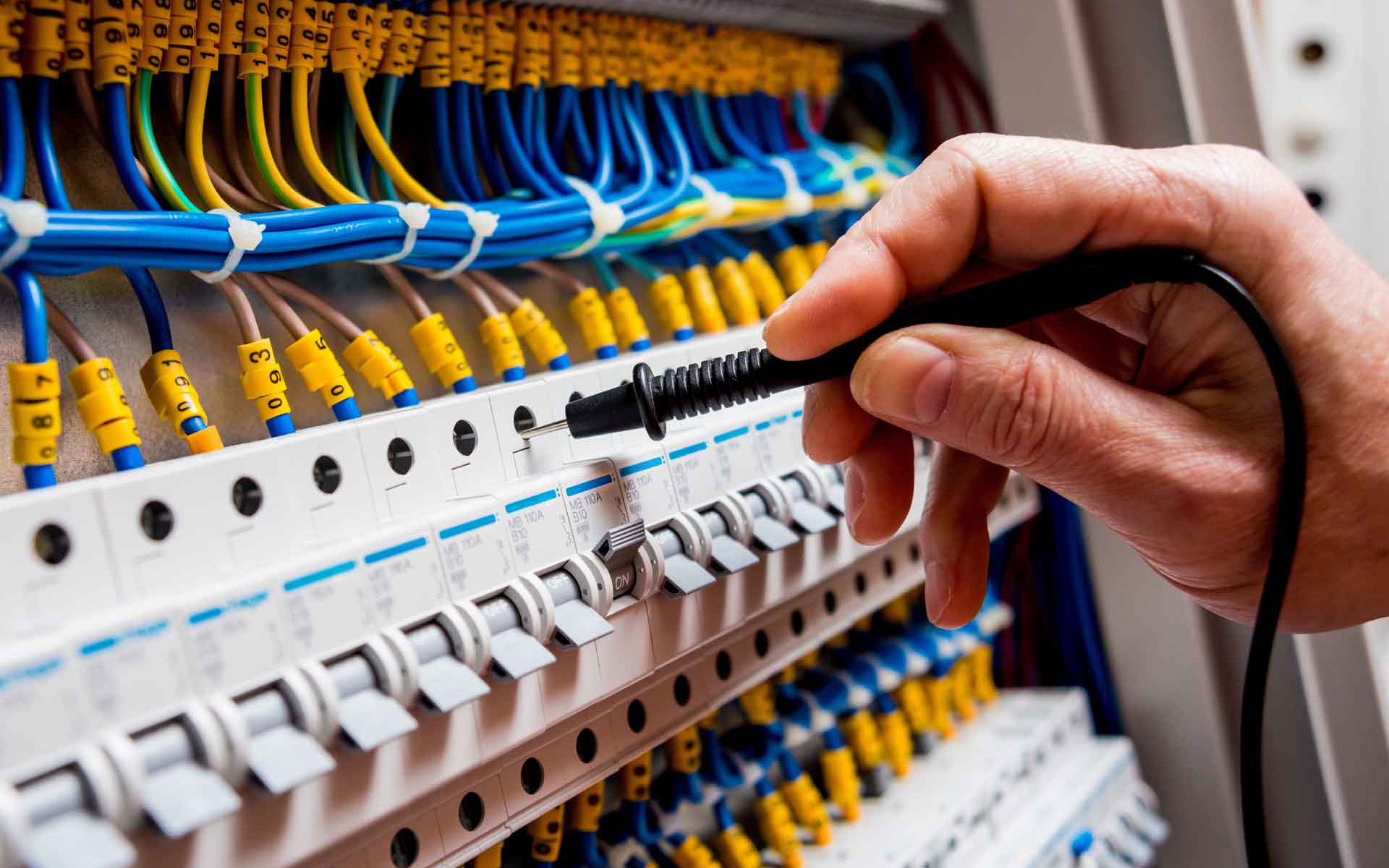 MANTENIMIENTO ELÉCTRICO